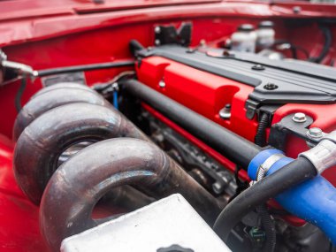 Silindir bloğu ve egzoz manifoldu