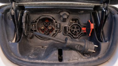 Elektrikli araç şarj portuna yakın çekim