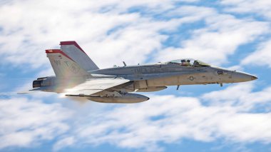 San Diego, California, ABD - 24.09.2022 F-18 Arı gösterisi sırasında San Diego 24.09.2022, ABD