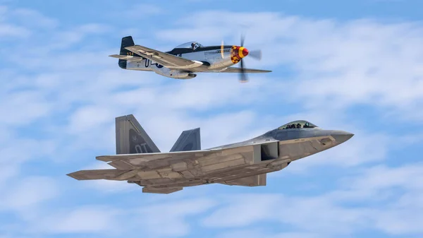 米国カリフォルニア州サンディエゴ 2022米国空軍F 22ラプターデモチームは 米国サンディエゴで開催されたMiramar Airshow San Diego 2022に出展します ストック写真