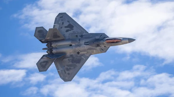 米国カリフォルニア州サンディエゴ 2022米国空軍F 22ラプターデモチームは 米国サンディエゴで開催されたMiramar Airshow San Diego 2022に出展します ロイヤリティフリーのストック画像