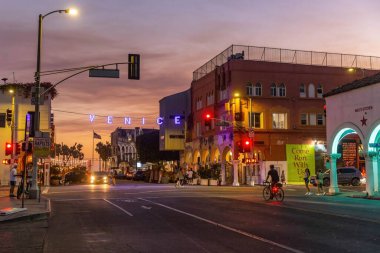 Los Angeles, Kaliforniya, ABD - 6 Eylül - Venice Beach neon manzarası