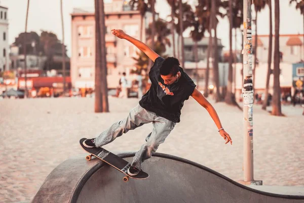 Los Angeles Californië Verenigde Staten September Uitzicht Venice Beach Skaters — Stockfoto