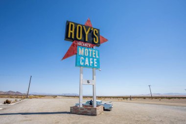 Amboy, Arizona, ABD - 8 Eylül - Amboy 'daki Roys Motel ve Kafe manzarası