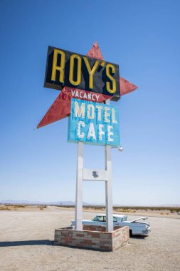 Amboy, Arizona, ABD - 8 Eylül - Amboy 'daki Roys Motel ve Kafe manzarası