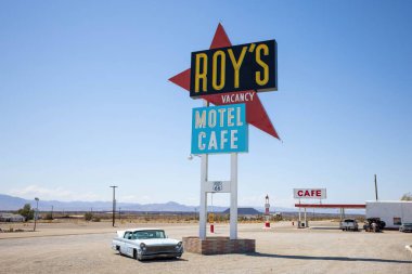 Amboy, Arizona, ABD - 8 Eylül - Amboy 'daki Roys Motel ve Kafe manzarası