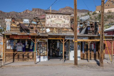 Oatman, Arizona, ABD - 8 Eylül - Oatman hediye dükkanının manzarası