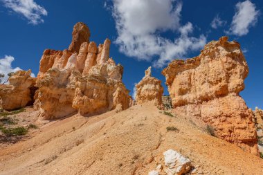 Doğal görünümünü kırmızı kumtaşı hoodoos Bryce Canyon Milli Parkı'nda Utah, ABD