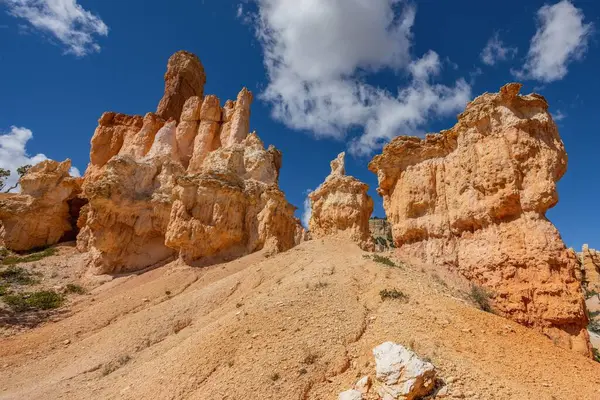 Doğal görünümünü kırmızı kumtaşı hoodoos Bryce Canyon Milli Parkı'nda Utah, ABD