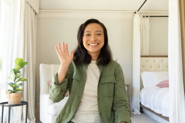 Mujer Asiática Feliz Usando Tener Videollamada Dormitorio Estilo Vida Comunicación —  Fotos de Stock