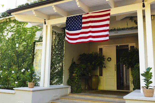 General View House Entrance Flag Usa Hanging Roof American Flag — Stock Photo, Image