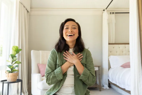 Mujer Asiática Feliz Usando Tener Videollamada Dormitorio Estilo Vida Comunicación —  Fotos de Stock