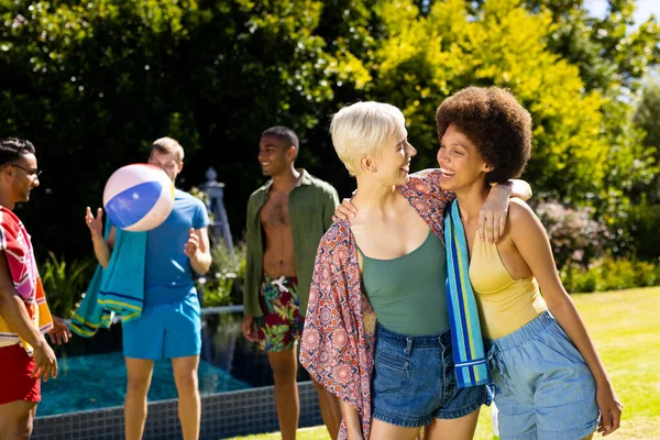 Happy Diverse Female Friends Having Pool Party Embracing Smiling Garden — Stock Photo, Image