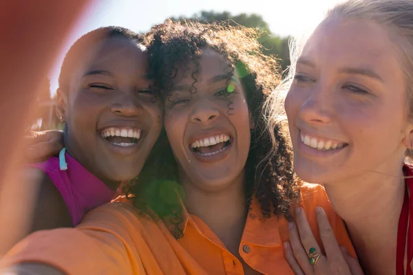 Portrait Happy Diverse Female Friends Embracing Smiling Beach Copy Space — Stock Photo, Image
