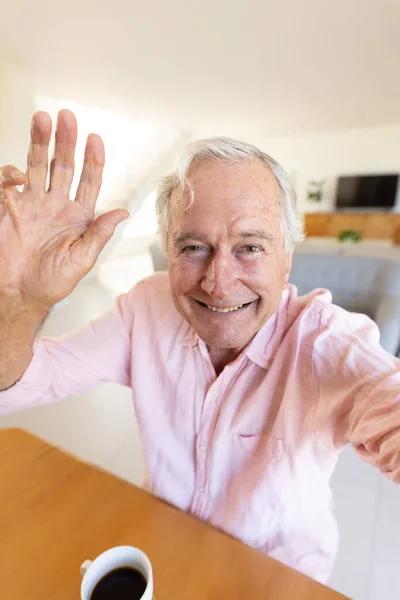 Felice Uomo Caucasico Anziano Che Riceve Videochiamate Trascorrere Tempo Qualità — Foto Stock