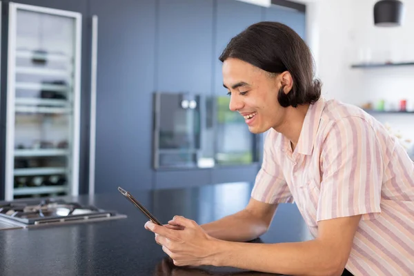 Happy Biracial Man Using Tablet Kitchen Spending Quality Time Home — Stock Photo, Image