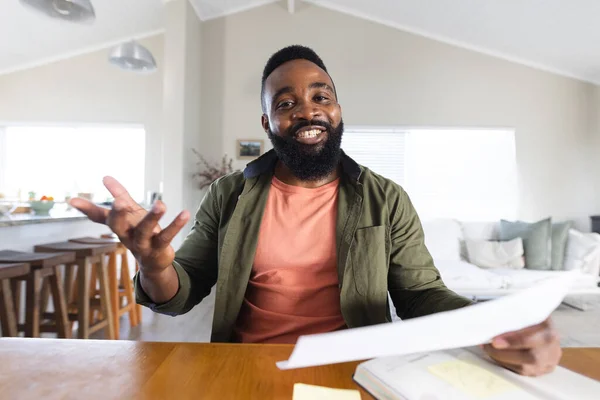 Heureux Homme Afro Américain Ayant Appel Vidéo Travail Distance Création — Photo