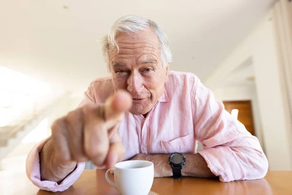 Gelukkige Oudere Kaukasische Man Die Een Videogesprek Heeft Kwaliteitstijd Levensstijl — Stockfoto