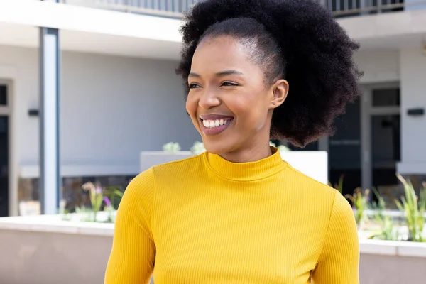 Empresária Americana Africana Feliz Sorrindo Livre Escritório Moderno Negócio Global — Fotografia de Stock