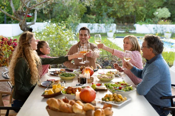 Obrázek Šťastné Vícegenerační Bělošské Rodiny Jak Spolu Večeří Koncept Rodinného — Stock fotografie