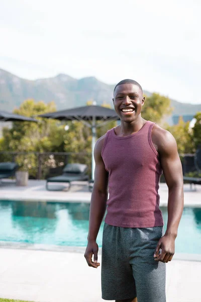 Retrato Del Hombre Afroamericano Feliz Sonriendo Jardín Salud Celebración Amistad — Foto de Stock