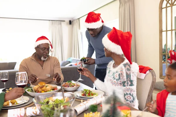 Afro Amerikaanse Familie Die Samen Kerstmaaltijd Eten Kerst Familie Feestconcept — Stockfoto