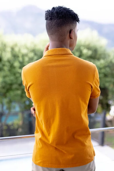 Image Rear View Biracial Man Orange Short Sleeve Polo Shirt — Stock Photo, Image