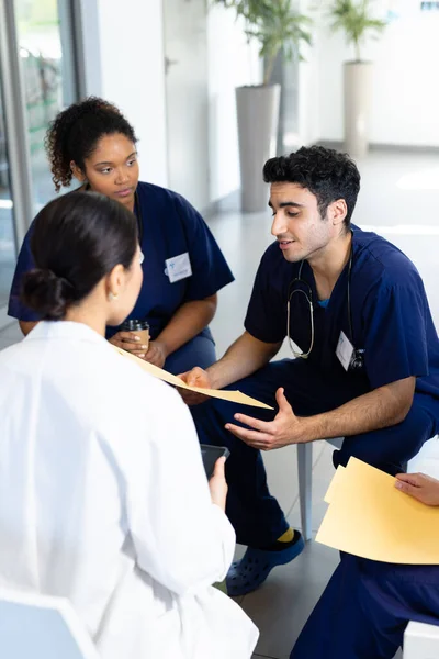 Vertical Diverse Group Male Female Doctors Holding Files Sitting Discussion — Stock Photo, Image