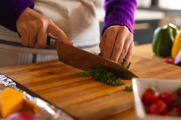 Midsection Caucasian Woman Standing Kitchen Chopping Fresh Herbs Domestic Life — Stock Photo, Image
