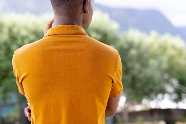 Image Rear View Biracial Man Orange Short Sleeve Polo Shirt — Stock Photo, Image