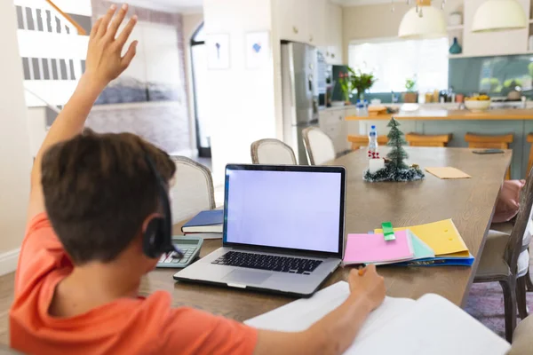 Blanke Jongen Met Laptop Met Kopieerruimte Koptelefoon Thuis Thuisonderwijs Afstandsonderwijs — Stockfoto