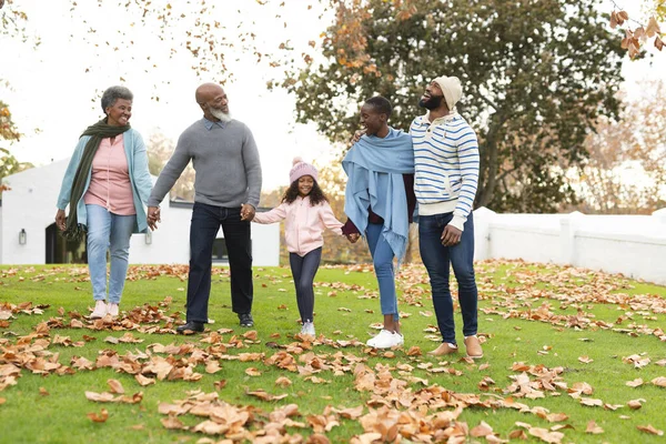Imagen Feliz Familia Afroamericana Multi Generación Divirtiéndose Aire Libre Otoño — Foto de Stock