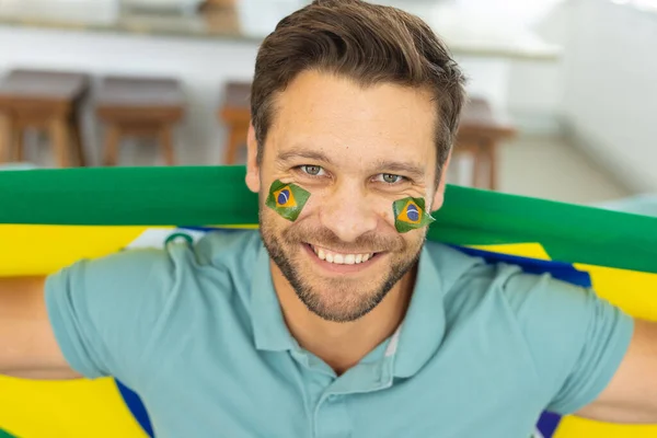 Imagen Hombre Caucásico Feliz Con Banderas Brasil Cara Sobre Bandera —  Fotos de Stock