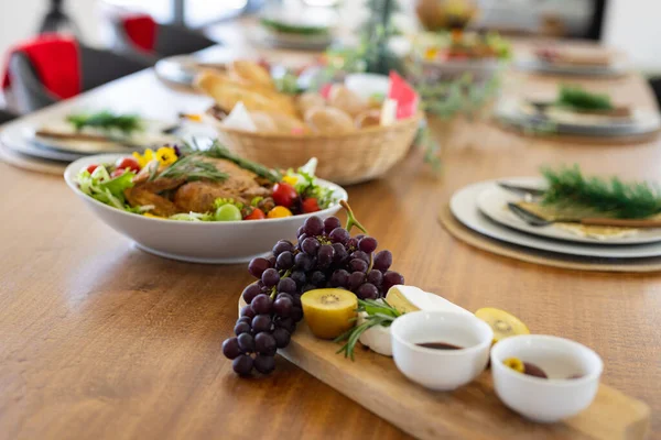 Noel Akşam Yemeği Dekorasyonla Birlikte Masayı Kapat Noel Kutlama Gelenek — Stok fotoğraf