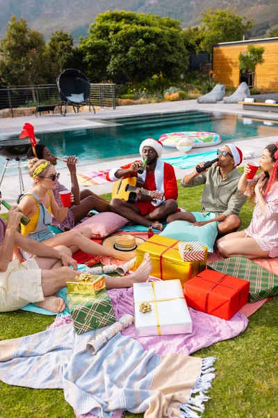 Happy Diverse Friends Santa Hats Having Picnic Garden Christmas Christmas — Stock Photo, Image