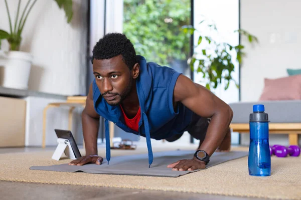 African American Man Exercising Living Room Using Tablet Spending Quality — Stock Photo, Image