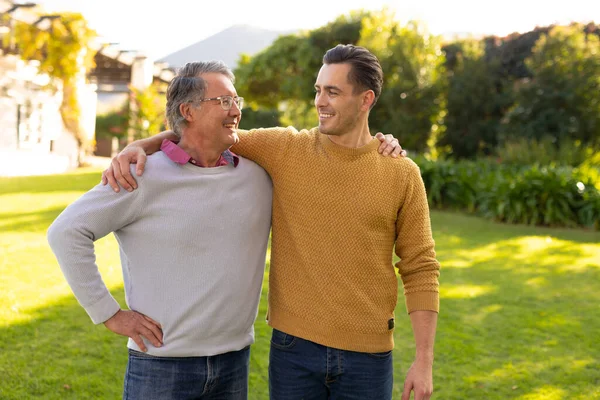 Image Happy Caucasian Father Adult Son Garden Family Spending Quality — Stock Photo, Image