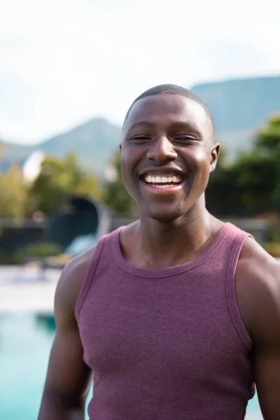 Egy Boldog Afro Amerikai Férfi Portréja Aki Kertben Mosolyog Egészség — Stock Fotó