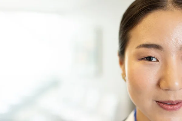 Half Face Portrait Smiling Asian Female Doctor Hospital Corridor Copy — Stock Photo, Image