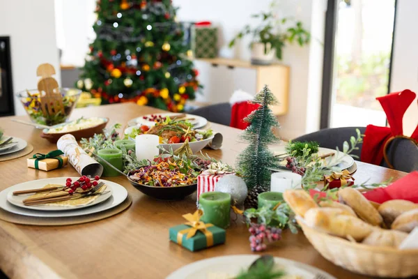Primer Plano Mesa Con Cena Decoraciones Navidad Navidad Celebración Tradición —  Fotos de Stock