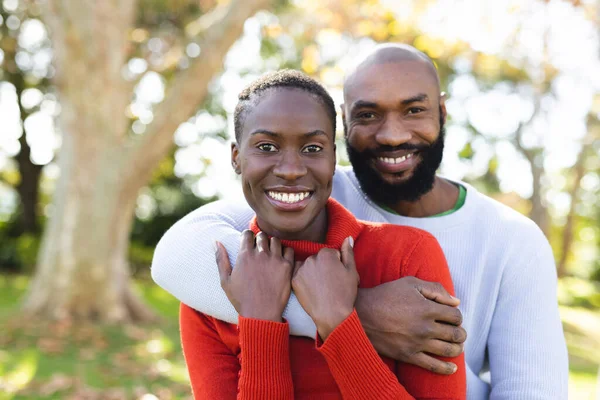 Image Heureux Couple Afro Américain Dans Jardin Amour Relation Famille — Photo