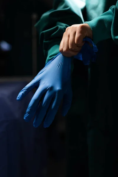 Vertical Midsection Surgeon Putting Glove Dark Operating Theatre Copy Space — Stock Photo, Image