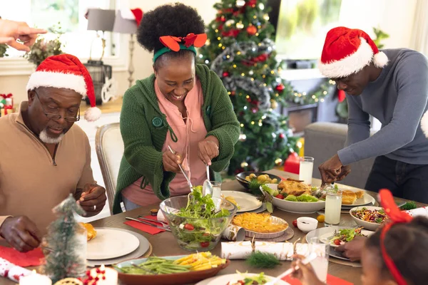 Família Afro Americana Passar Tempo Juntos Mesa Comer Uma Refeição — Fotografia de Stock