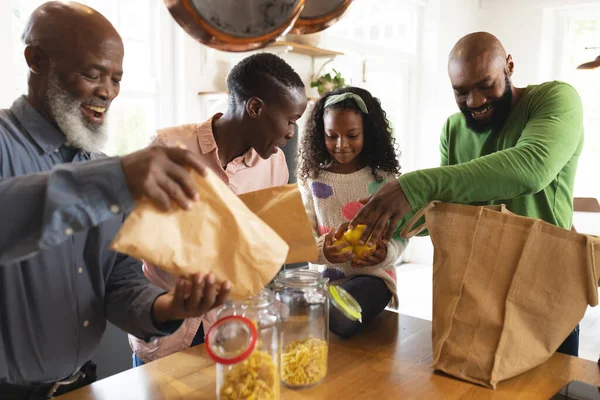 Imagen Feliz Familia Afroamericana Multi Generación Desempacando Bolsas Compras Familia — Foto de Stock