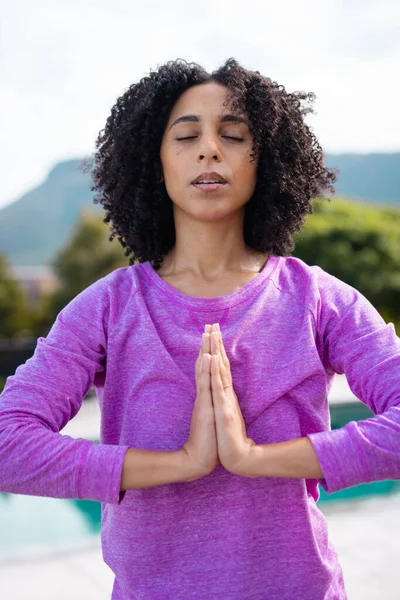 Biracial Woman Practicing Yoga Meditating Garden Health Celebration Friendship Inclusivity — Stock Photo, Image