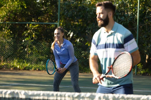 Happy Caucasian Couple Playing Tennis Sunny Outdoor Tennis Court Sport — Stock Photo, Image
