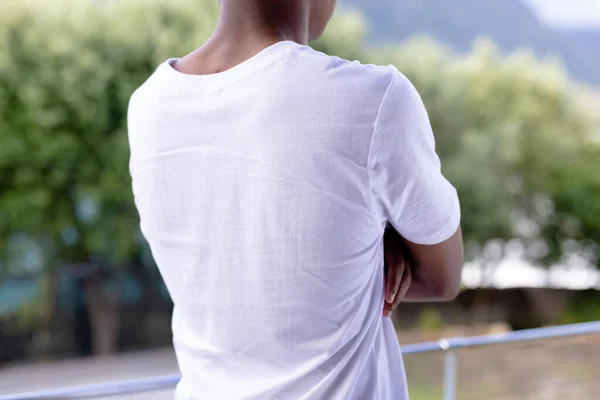 Bild Eines Afrikanisch Amerikanischen Mannes Weißem Kurzärmeligem Shirt Mit Kopierraum — Stockfoto
