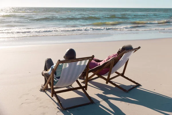 African American Senior Couple Talking While Sitting Deckchairs Front Seascape — Stock Photo, Image