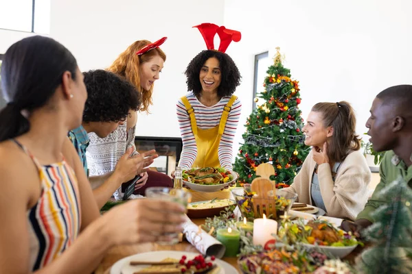 Happy Diverse Friends Sitting Table Having Dinner Christmas Christmas Celebration — Stock Photo, Image