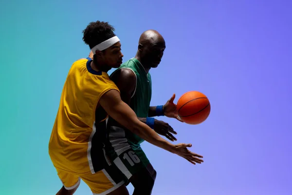 Image Deux Joueurs Basket Ball Divers Avec Basket Ball Jouant — Photo